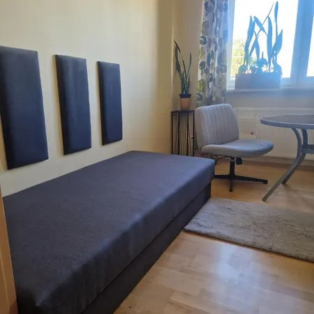 Pokój W Domu Z Oranżerią I śniadaniem