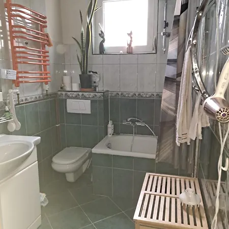 W Domu Z Oranzeria I Sniadaniem Glamping *