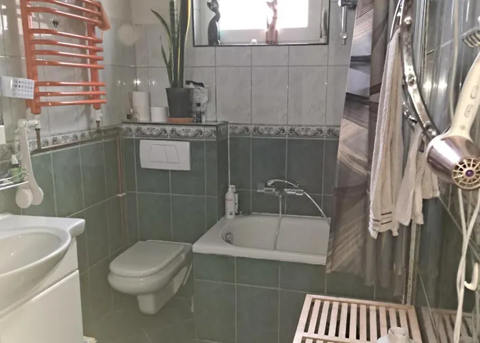 W Domu Z Oranzeria I Sniadaniem Luxe tent *