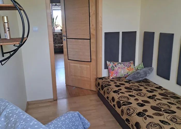 W Domu Z Oranzeria I Sniadaniem